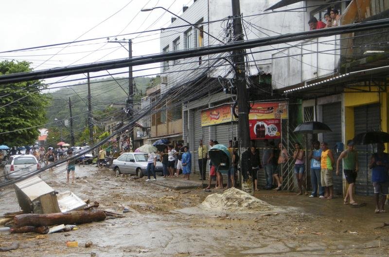 Mobiliza&ccedil;&atilde;o nas redes sociais busca ajuda para moradores atingidos pelas chuvas no Rio de Janeiro