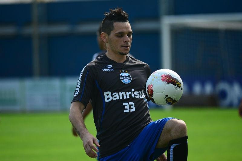 Gr&ecirc;mio quer confirmar renova&ccedil;&atilde;o de Par&aacute; at&eacute; quinta-feira