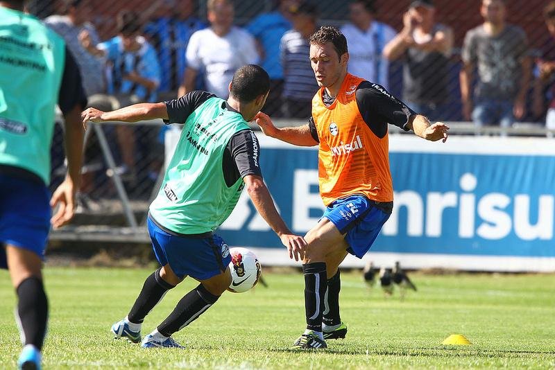 F&aacute;bio Aur&eacute;lio desfalcou grupo em treino no est&aacute;dio Ol&iacute;mpico