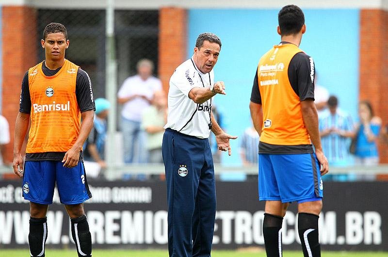 Luxemburgo orientou os jogadores quanto ao posicionamento na bola a&eacute;rea