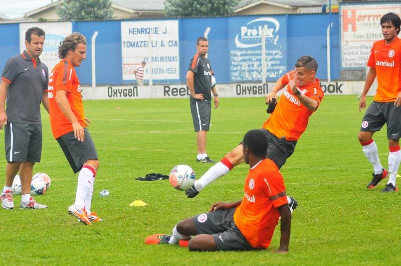 Dunga utilizar&aacute; pr&eacute;-temporada para avaliar car&ecirc;ncias no Inter