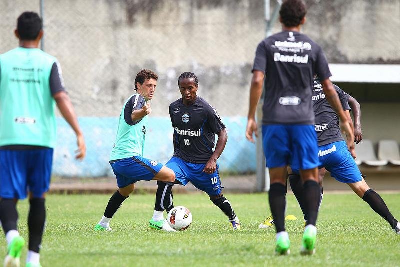 Gr&ecirc;mio pode anunciar ainda hoje novidades no elenco