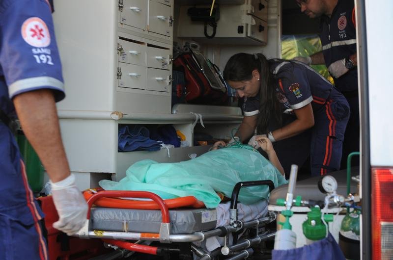 Menino mordido por c&atilde;o faz exames e aguarda cirurgia no HPS