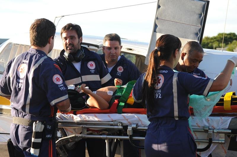 Menino foi conduzido de avi&atilde;o de Torres a Porto Alegre