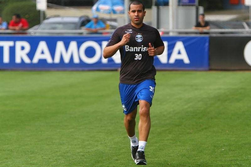 Anunciado pelo Botafogo, Julio Cesar lamenta falta de sequ&ecirc;ncia no Gr&ecirc;mio