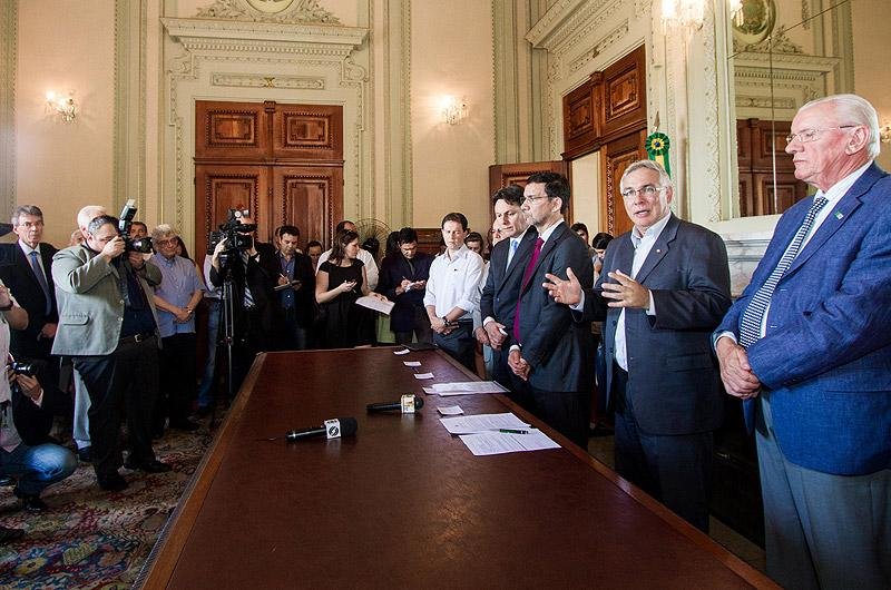 Governo anuncia cr&eacute;dito presumido de 2% para o setor cal&ccedil;adista 