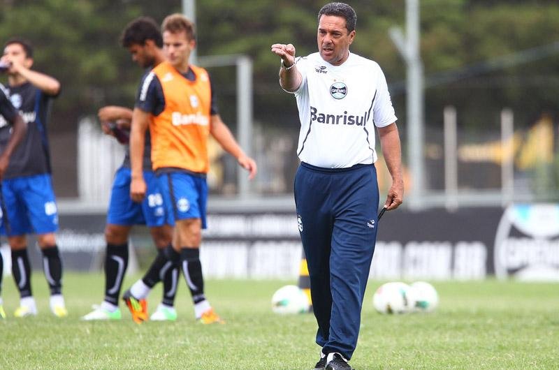 Luxa fecha treinos na Arena para evitar 'algum espi&atilde;o' da LDU