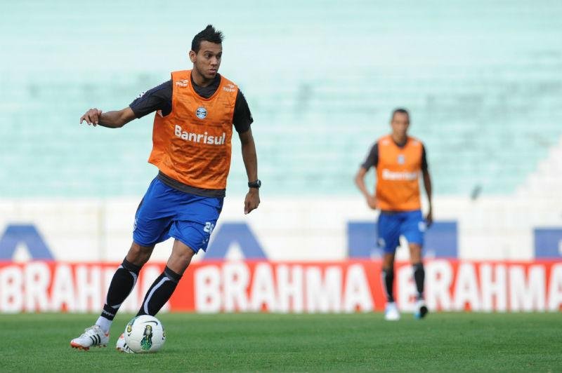 Souza deve permanecer no Gr&ecirc;mio em 2013
