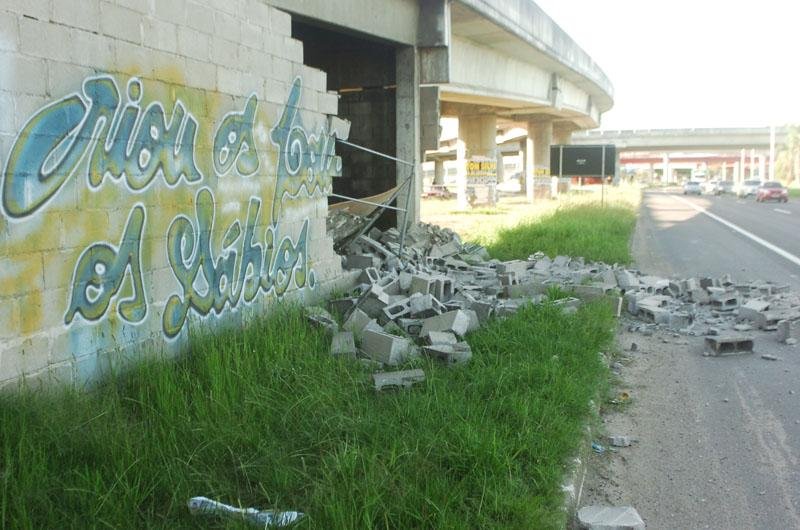 Desmoronamento n&atilde;o interrompeu tr&aacute;fego na rodovia