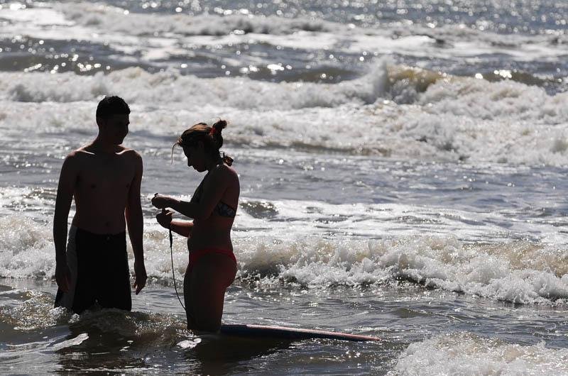 Muitas crian&ccedil;as foram aproveitar o dia na orla
