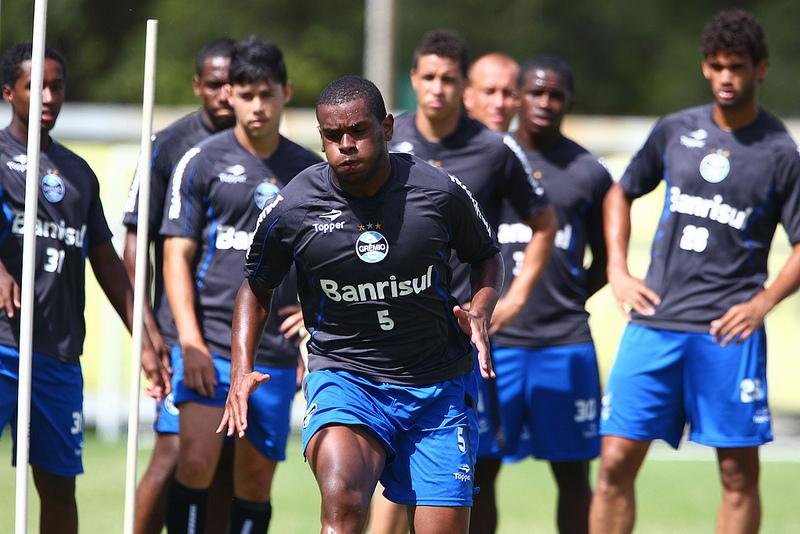 Gr&ecirc;mio divulga hoje a lista dos jogadores que viajam a Quito
