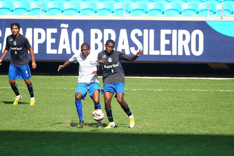 Tinga recebeu orienta&ccedil;&atilde;o para priorizar a marca&ccedil;&atilde;o na escalada at&eacute; o time profissional