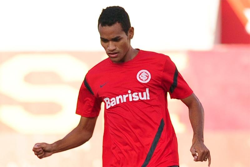 Jackson garante versatilidade para buscar seu espa&ccedil;o no Inter