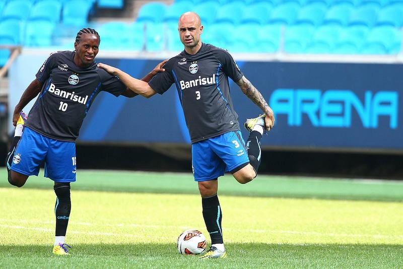 Gr&ecirc;mio divulga lista de 19 atletas que viajam para o Equador