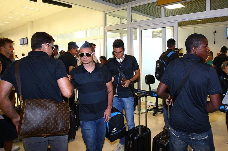 Gr&ecirc;mio embarcou nesta segunda para Quito