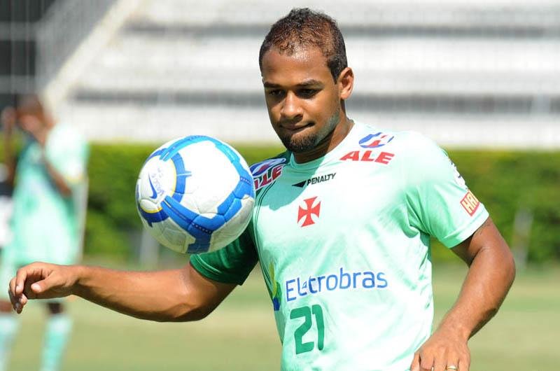 Diretor de futebol do Inter v&ecirc; possibilidade de contratar Fellipe Bastos, mas n&atilde;o quer riscos