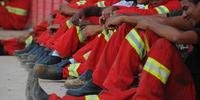 Operários deflagram greve e paralisam obras no Beira-Rio