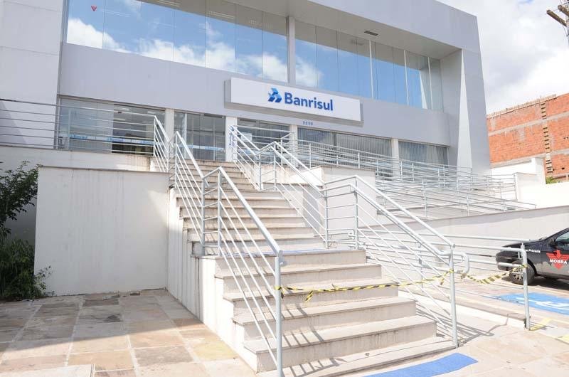 Ag&ecirc;ncia do Banrisul fica na avenida Prot&aacute;sio Alves, bairro Alto Petr&oacute;polis
