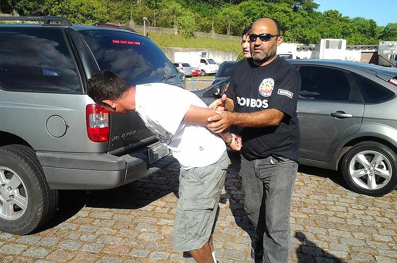 Pol&iacute;cia prende suspeito de assalto a f&aacute;brica de joias em Cotipor&atilde;