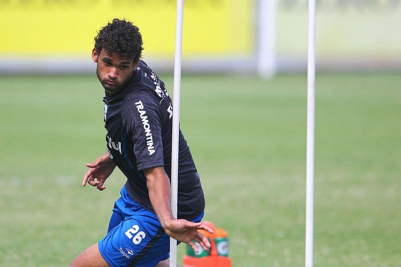 Willian Jos&eacute; projeta boa disputa no ataque do Gr&ecirc;mio com Vargas
