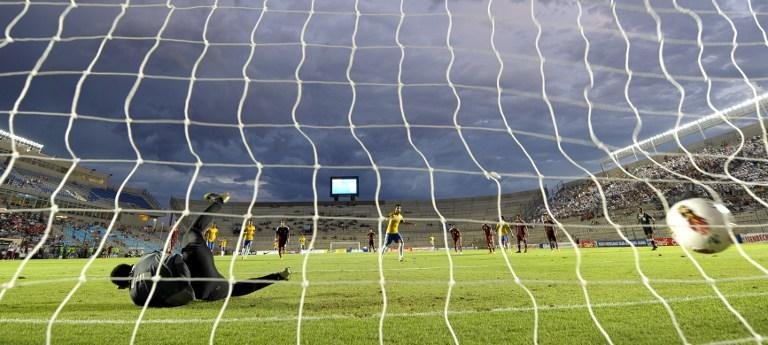 O triunfo finalmente tirou o Brasil da lanterna, ap&oacute;s tr&ecirc;s jogos em branco, mas o 1 a 0 de p&ecirc;nalti, contra a Venezuela, n&atilde;o escondeu as limita&ccedil;&otilde;es da equipe