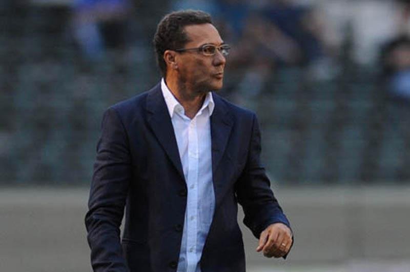 Luxemburgo explica motivos para dispensa de Vilson