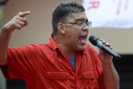 Chanceler venezuelano garante que Ch&aacute;vez continua comandando o pa&iacute;s