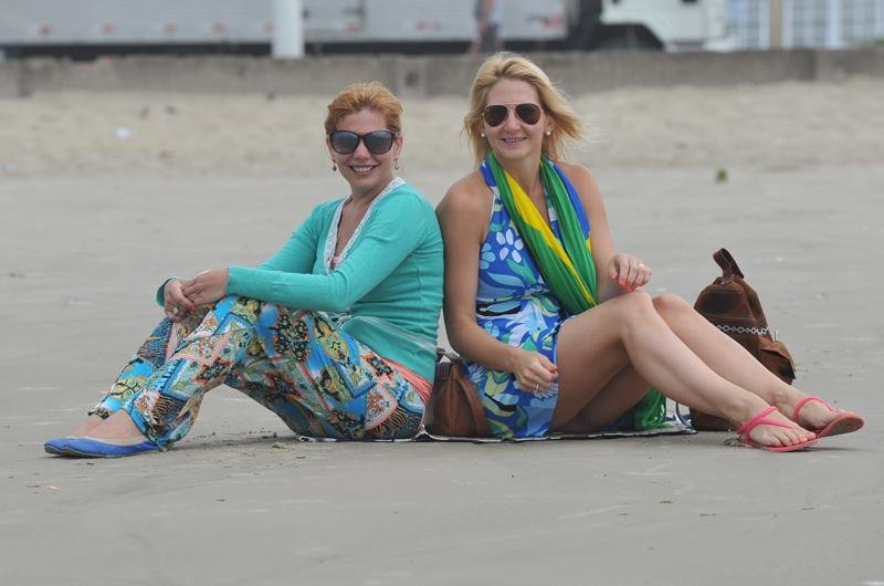 Tempo ruim afastou as amigas argentinas  Rocio Ester e Carolina da baira da praia