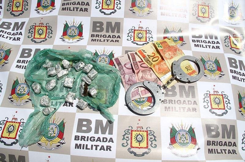 BM apreende dois menores com drogas e dinheiro falso no Litoral Norte