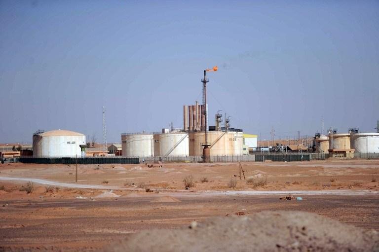 Campo de explora&ccedil;&atilde;o de g&aacute;s In Amenas &eacute; alvo de ataques e ref&eacute;ns s&atilde;o mantidos por grupo ligado &agrave; Al-Qaeda
