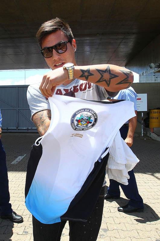Vargas retornou para a pista e saiu com a escolta da Brigada Militar