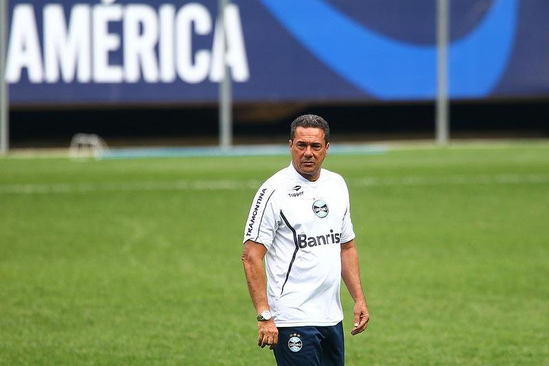 Luxemburgo estar&aacute; atento &agrave; estreia do Gr&ecirc;mio no Gauch&atilde;o