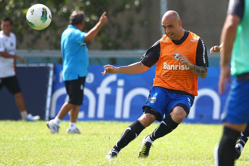 Zagueiro do Gr&ecirc;mio exaltou treinos em Quito antes da estreia na Libertadores 