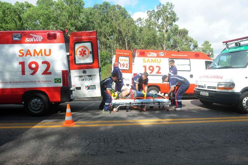 Acidente entre dois ve&iacute;culos deixa sete feridos em Garibaldi