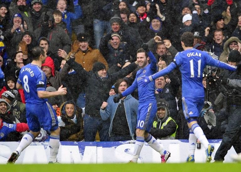 Debaixo de neve, Chelsea vence Arsenal em casa