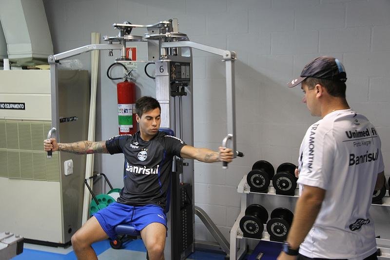 Gr&ecirc;mio corre contra tempo para inscrever Vargas na pr&eacute;-Libertadores