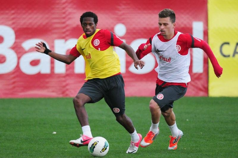 D&aacute;tolo ganha concorr&ecirc;ncia de Fred pela titularidade no Inter