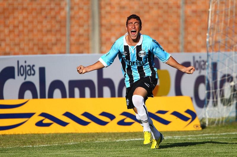 Paulinho mira exemplos de Elano e Z&eacute; Roberto para brilhar no Gr&ecirc;mio 