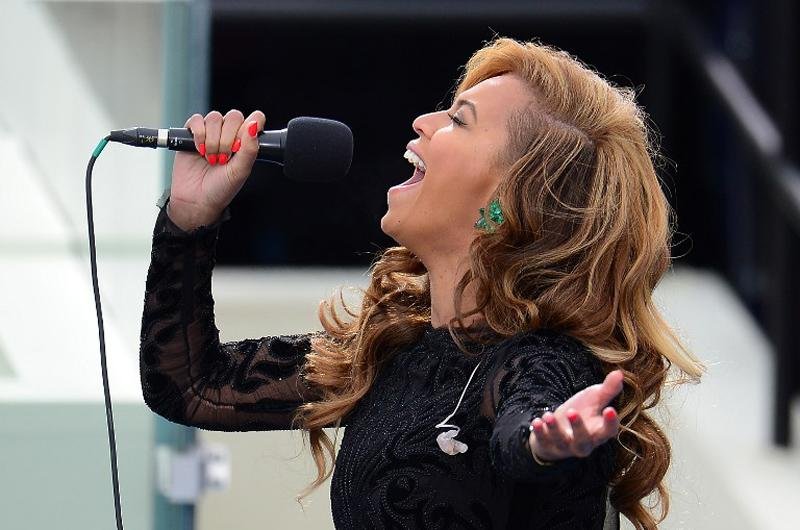 Beyonc&eacute; cantou hino dos EUA com playback
