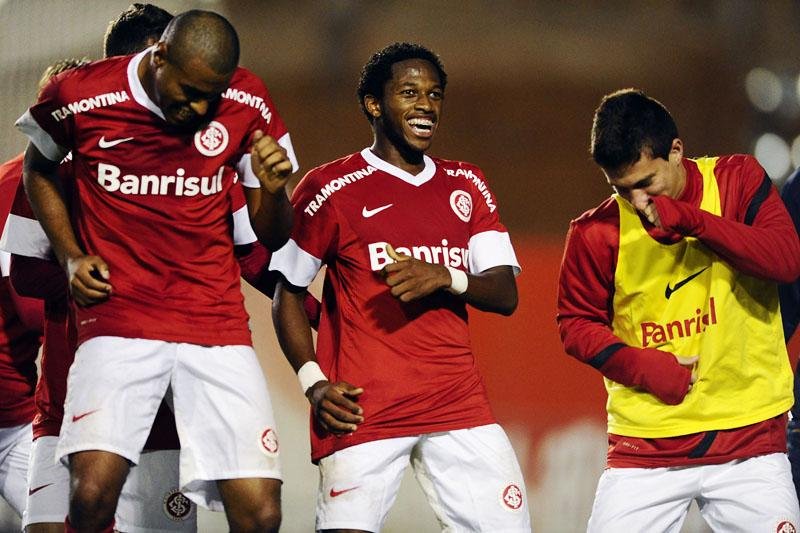 Destaque como meia, jogador disse que pode atuar como segundo volante