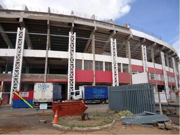 Beira-Rio ganha torres de sustenta&ccedil;&atilde;o para nova cobertura