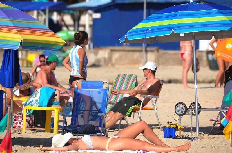 Veranistas comentam que os dias t&ecirc;m sido bons no litoral, com sol e calor