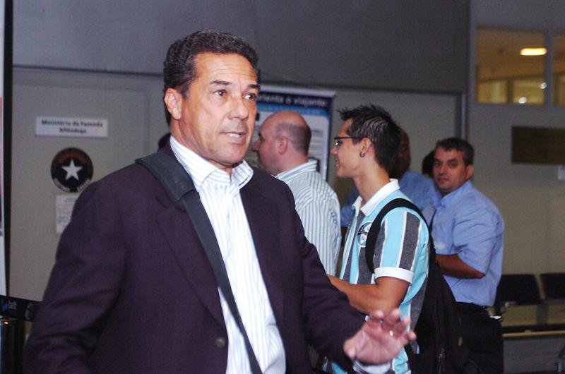 Delega&ccedil;&atilde;o do Gr&ecirc;mio chegou a Porto Alegre nesta sexta-feira