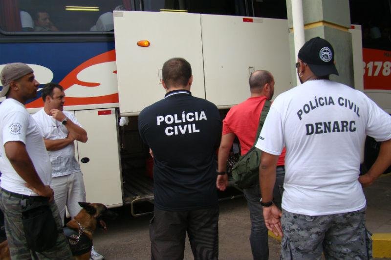 Opera&ccedil;&atilde;o contra tr&aacute;fico de drogas em Tramanda&iacute; prende oito