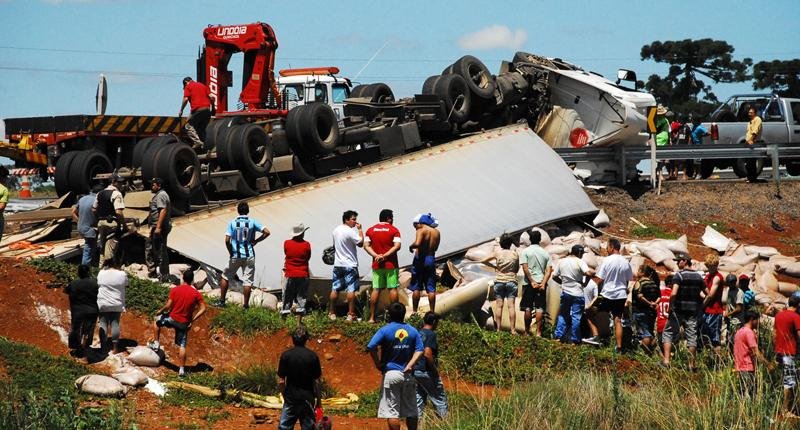 Parte da carga foi saqueada