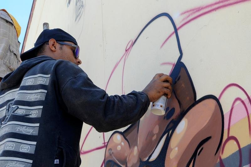 Grupo coloriu muros e casas na Vila dos Papeleiros