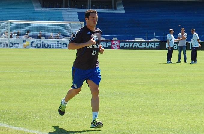 Kleber correu no gramado principal do Ol&iacute;mpico