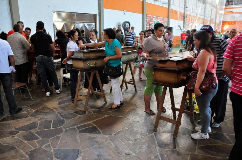 Corpos foram identificados no Centro Desportivo Municipal, onde ser&aacute; realizado vel&oacute;rio coletivo