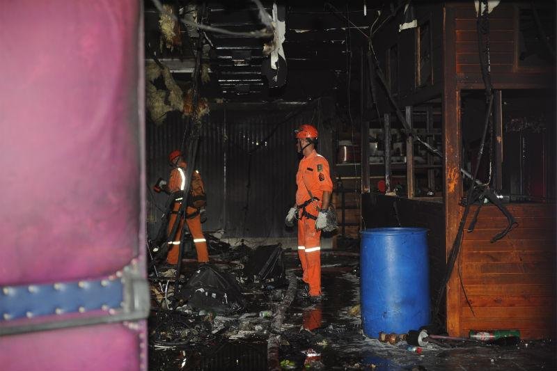 Engenheiros preparam laudo ap&oacute;s inc&ecirc;ndio em boate 