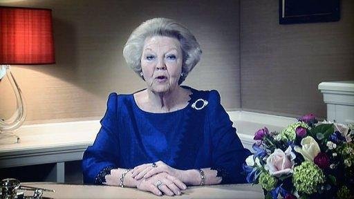 Beatrix anunciou em rede p&uacute;blica que o pr&iacute;ncipe Willem-Alexander ser&aacute; o novo monarca